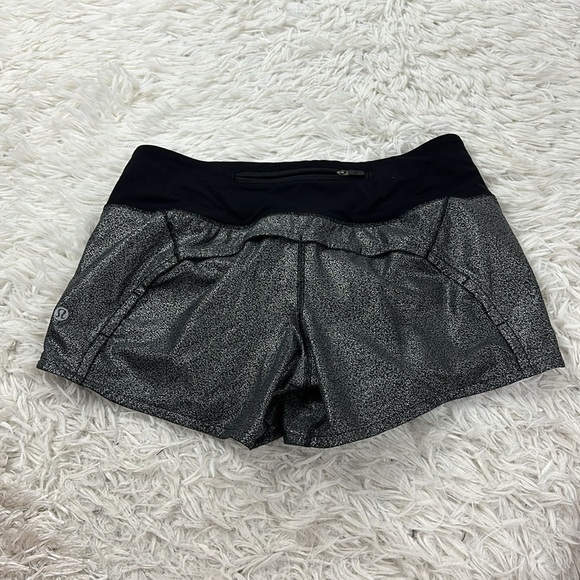 Lululemon Run Times Short II 4" Luminosity Foil Print Black Silver / Black - Picture 4 of 5